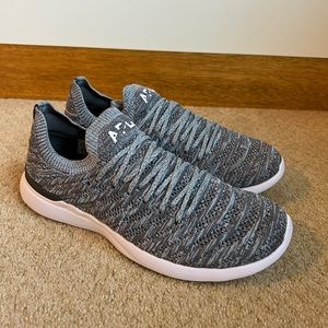 Men’s size 9.5 NWT in box never worn APL Techloom Wave sneaker